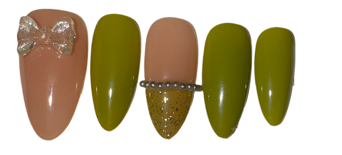 3D Nude And Green Bow Design